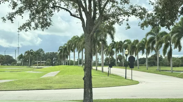 Vero Beach, FL 32966,16 Plantation DR 105