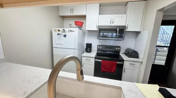 Vero Beach, FL 32966,16 Plantation DR 105