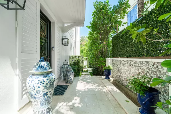 Palm Beach, FL 33480,449 Australian AVE