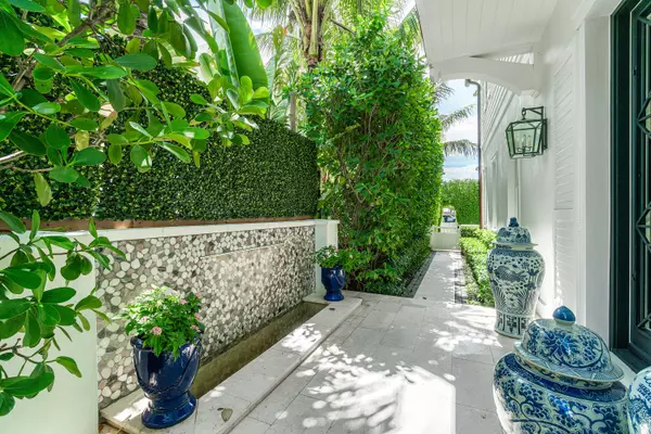 Palm Beach, FL 33480,449 Australian AVE