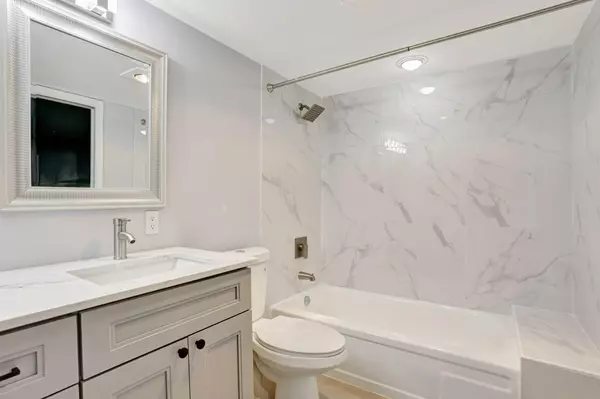 Coconut Creek, FL 33066,2202 Lucaya BND G2