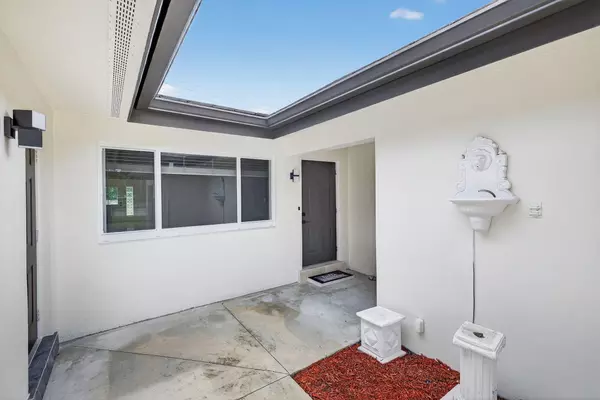 Lauderdale By The Sea, FL 33308,4442 S Sea Grape DR 2