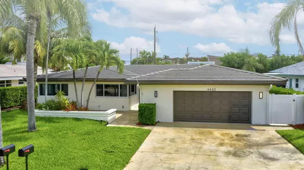 Lauderdale By The Sea, FL 33308,4442 S Sea Grape DR 2