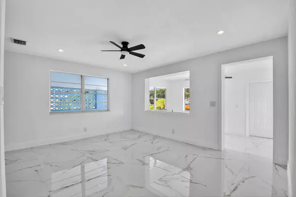 Riviera Beach, FL 33404,1249 W 7th ST