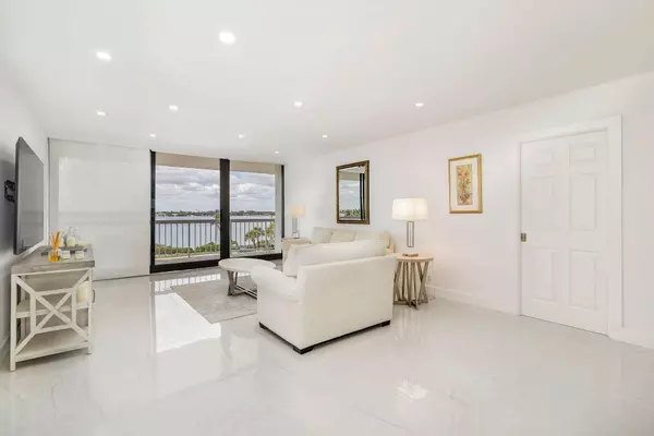 Palm Beach, FL 33480,3300 S Ocean BLVD 306n