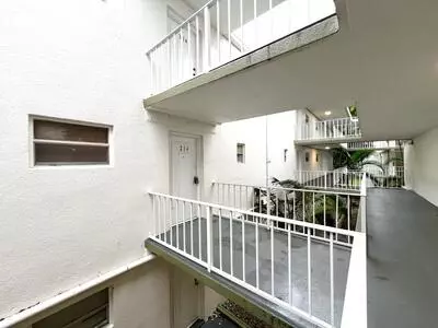 Sunrise, FL 33351,4215 N University DR 214