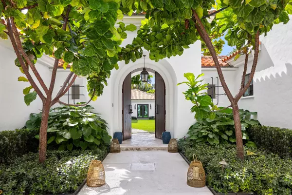 Palm Beach, FL 33480,210 Wells RD