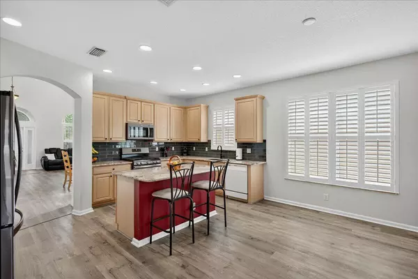 Vero Beach, FL 32968,5004 SW Citrus MNR