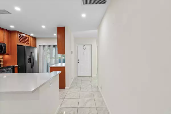 West Palm Beach, FL 33415,2640 W Gately DR 401