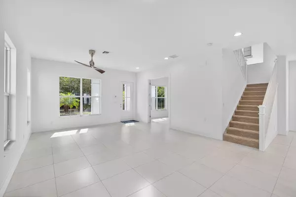 Palm Beach Gardens, FL 33418,7053 Edison PL