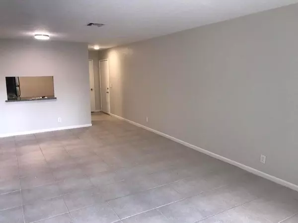 Lantana, FL 33462,240 Croton AVE 204