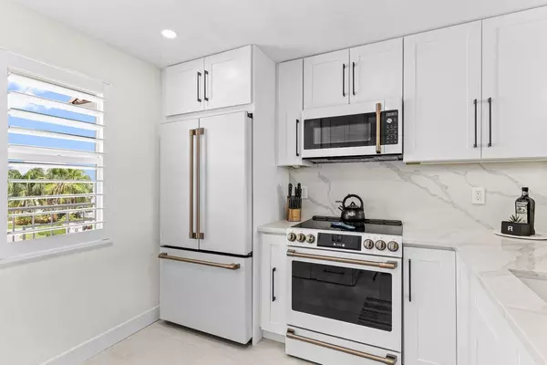 Delray Beach, FL 33483,920 Dogwood DR 560