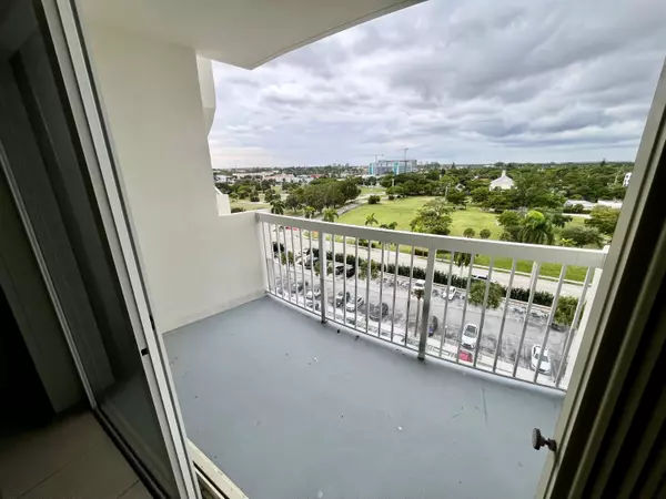 West Palm Beach, FL 33407,2600 N Flagler DR 913