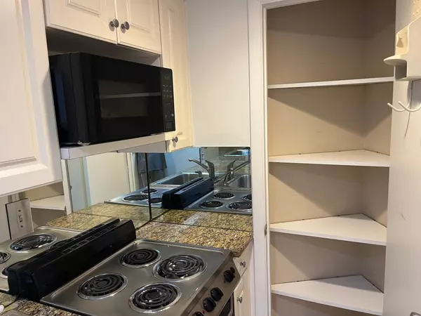 West Palm Beach, FL 33407,2600 N Flagler DR 913