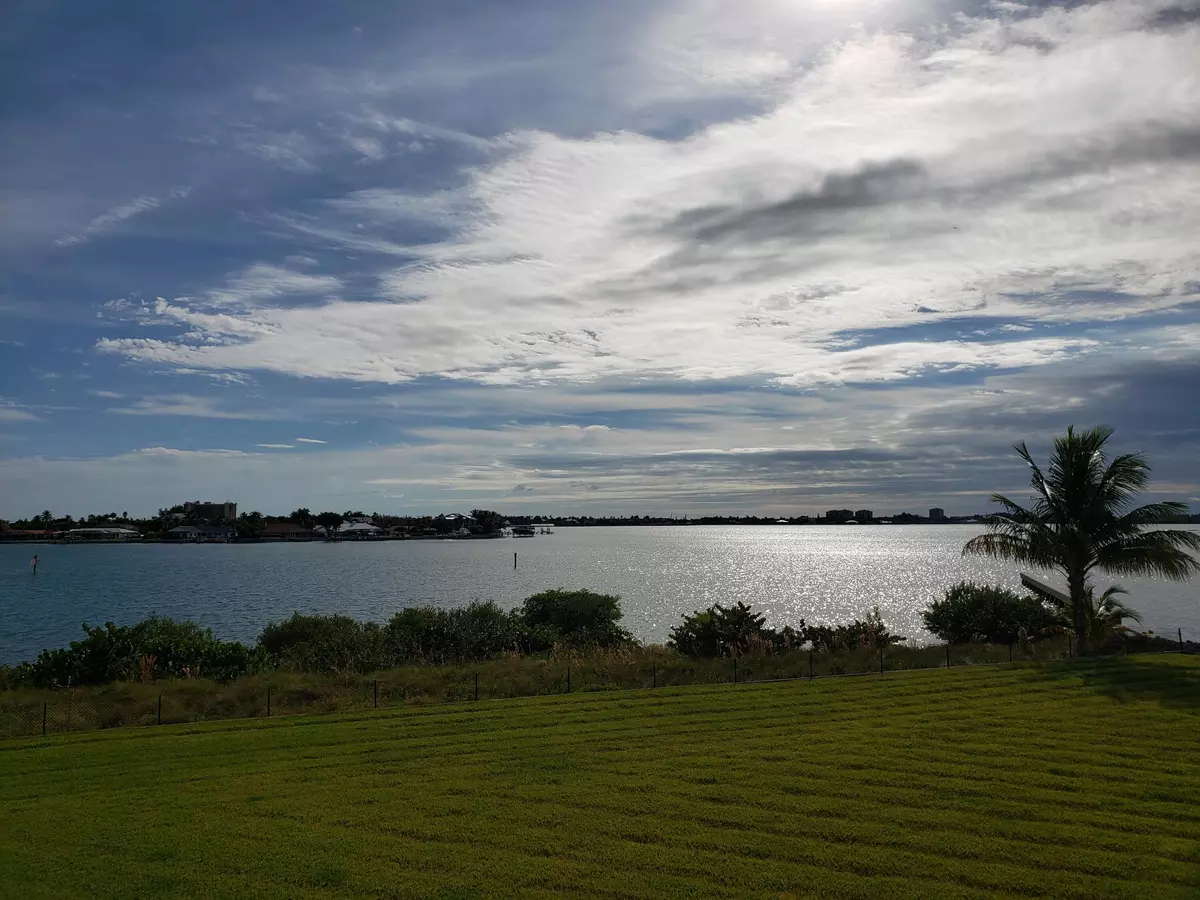 Fort Pierce, FL 34949,4 E Harbour Isle DR 203