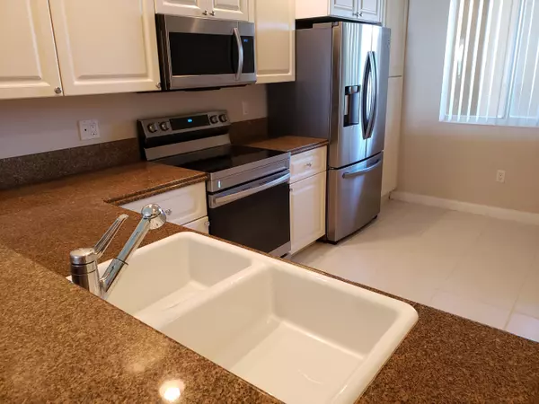 Fort Pierce, FL 34949,4 E Harbour Isle DR 203