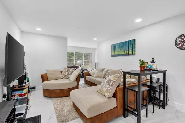 West Palm Beach, FL 33409,1401 Village BLVD 2012