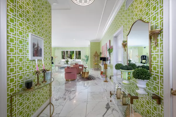 Palm Beach, FL 33480,201 Bahama LN