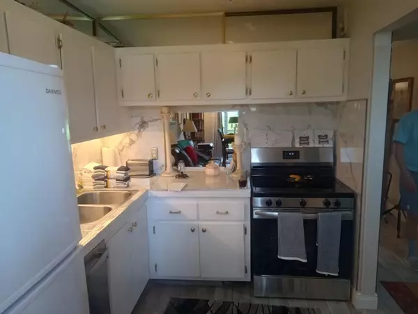 West Palm Beach, FL 33411,100 Lake Meryl DR 102
