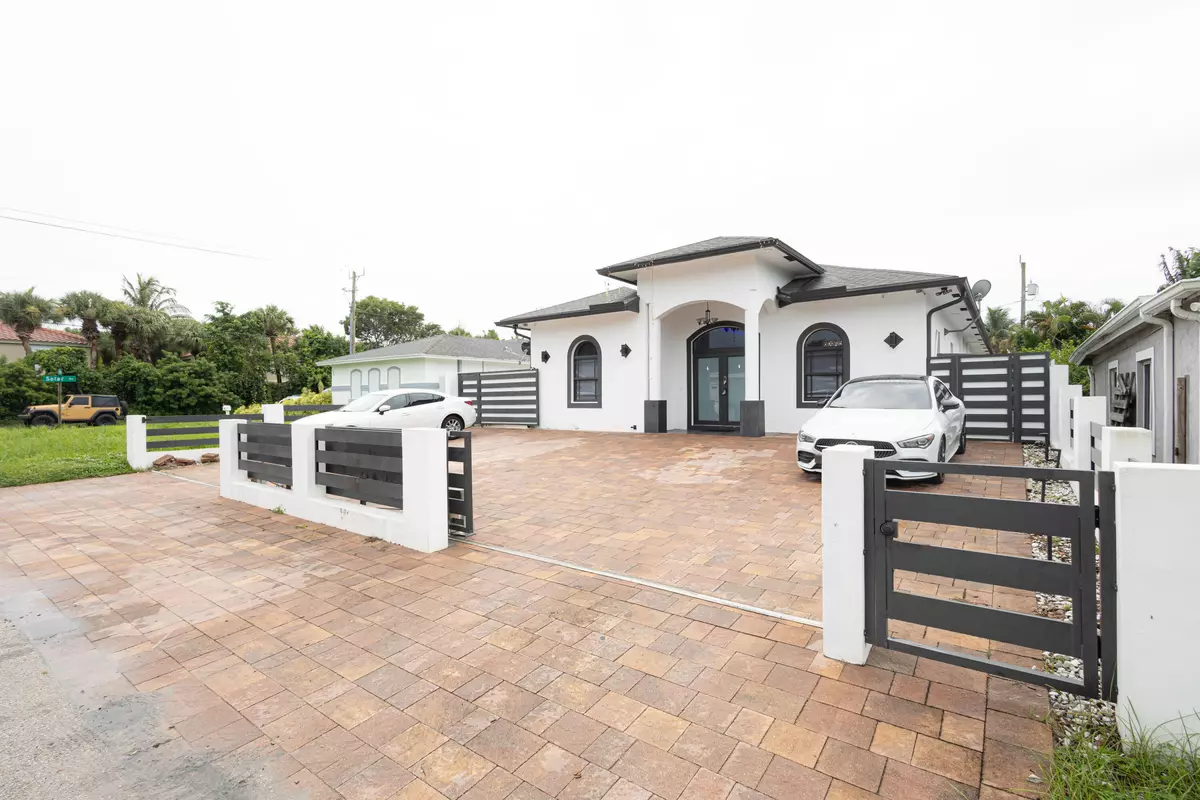 Palm Springs, FL 33406,725 Mercury ST