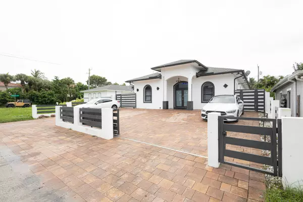 725 Mercury ST, Palm Springs, FL 33406