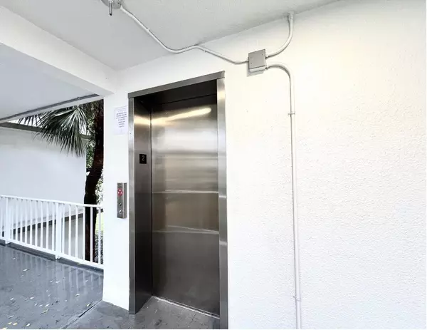 Sunrise, FL 33351,4215 N University Drive 214