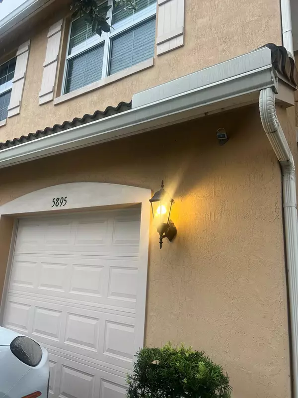 5895 Monterra Club DR, Lake Worth, FL 33463