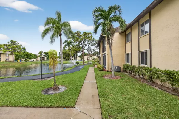 Greenacres, FL 33463,340 Pine Ridge CIR B-2