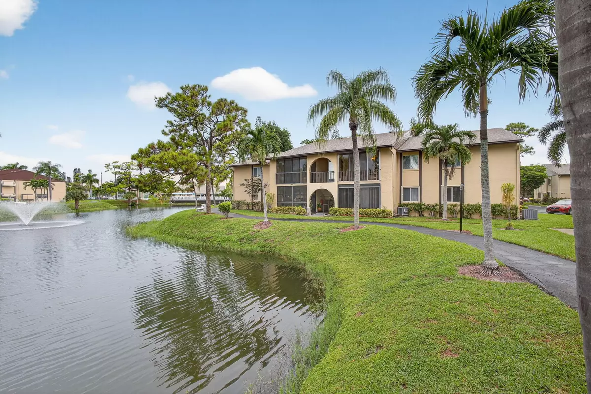 Greenacres, FL 33463,340 Pine Ridge CIR B-2