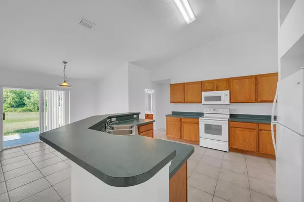 Port Saint Lucie, FL 34953,446 SW South Quick CIR