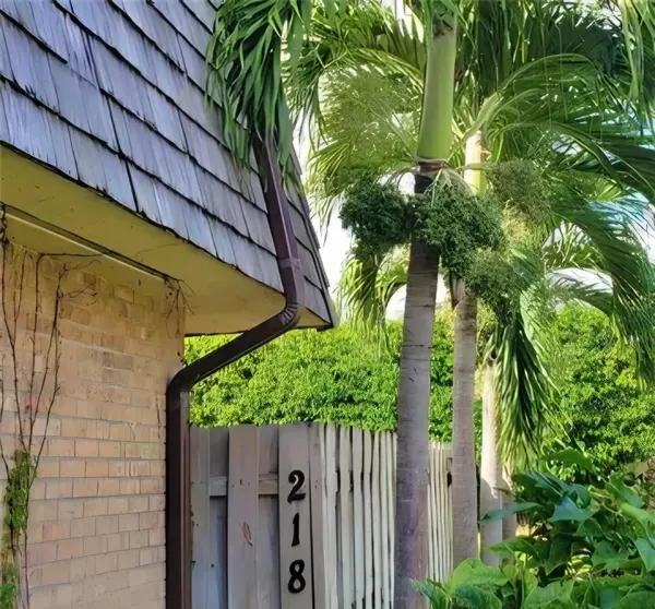 Palm Springs, FL 33461,218 Woodland RD