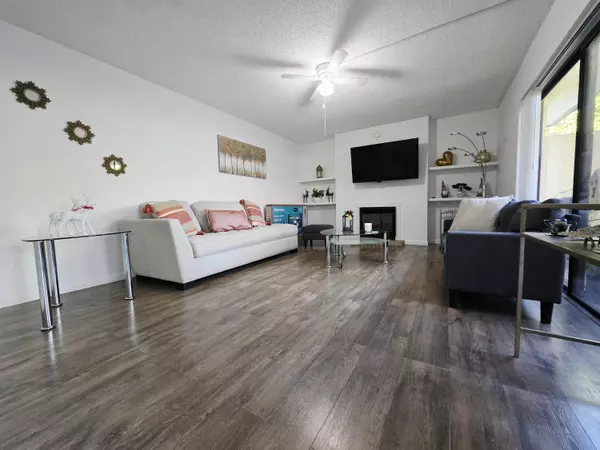 Palm Springs, FL 33461,218 Woodland RD