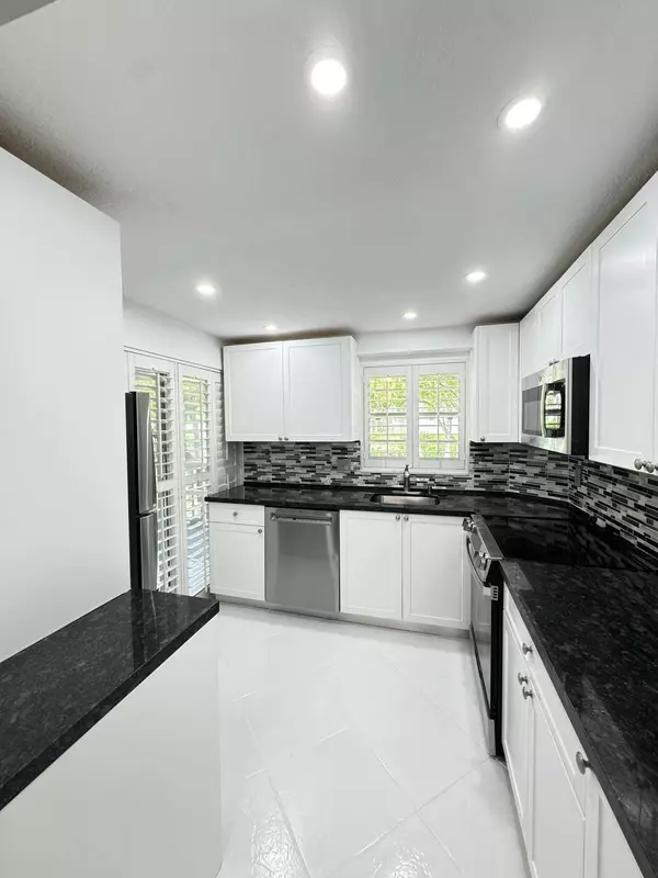 Boca Raton, FL 33432,100 Royal Palm WAY 2070