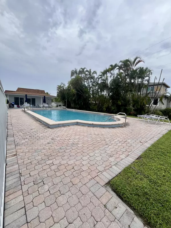 Boynton Beach, FL 33435,658 NE 6th CT L