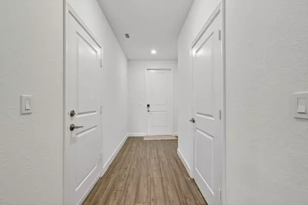 Port Saint Lucie, FL 34984,303 SE Crossoak LN