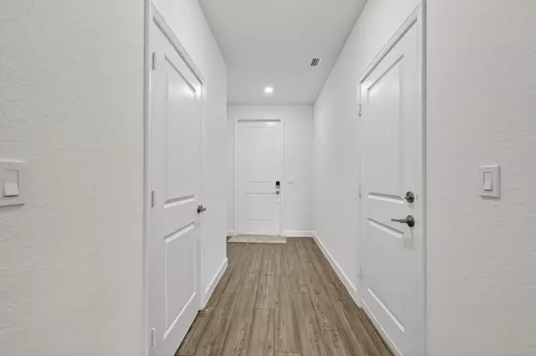 Port Saint Lucie, FL 34984,309 SE Crossoak LN