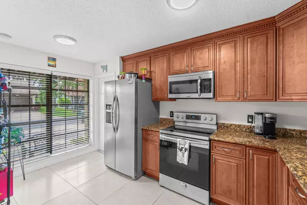 Greenacres, FL 33463,6049 Ambertree LN