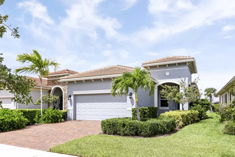 8948 SW Pepoli WAY, Port Saint Lucie, FL 34987