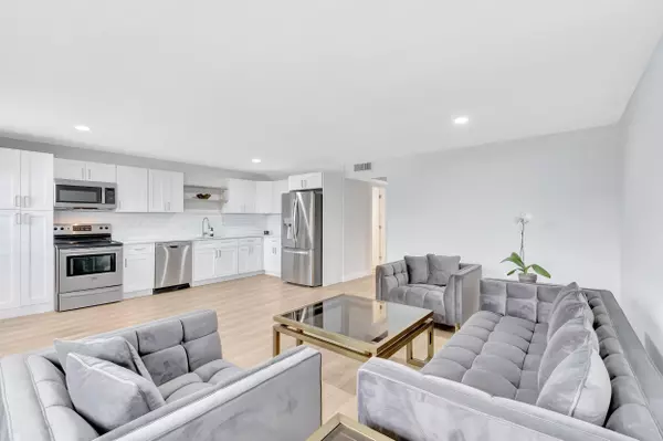 Deerfield Beach, FL 33442,2005 Newport G