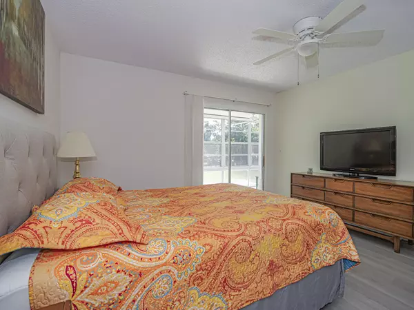 Vero Beach, FL 32962,17 Vista Palm LN 201