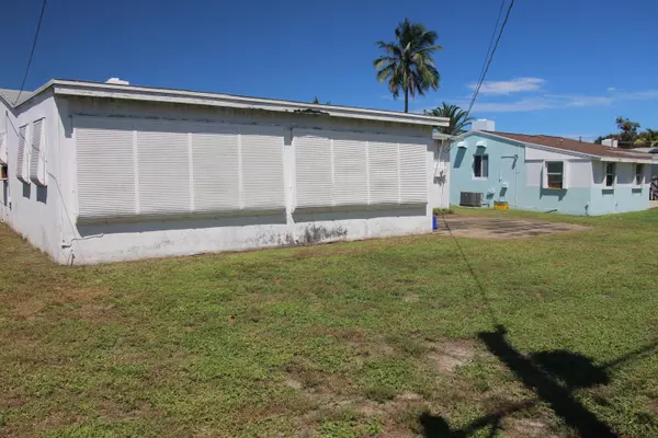 West Palm Beach, FL 33405,354 Laurie RD