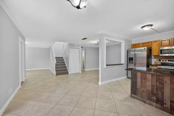 1590 Forest Lakes CIR B, West Palm Beach, FL 33406