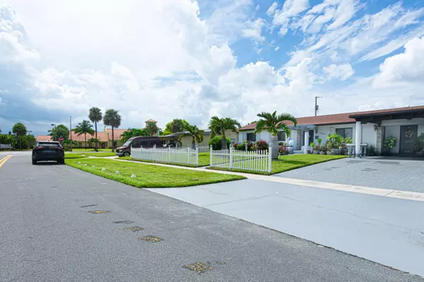 West Palm Beach, FL 33407,3709 Australian CT