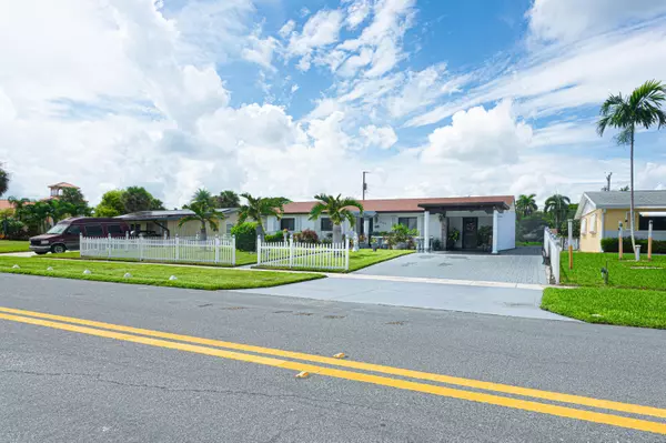 3709 Australian CT, West Palm Beach, FL 33407