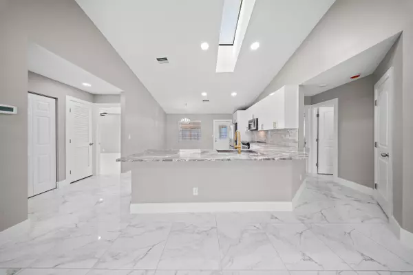 Stuart, FL 34997,1627 SE Monroe ST