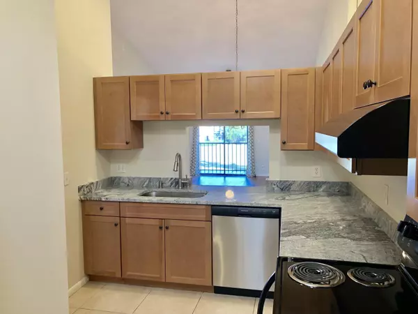 Delray Beach, FL 33445,2565 SW 22nd AVE 201