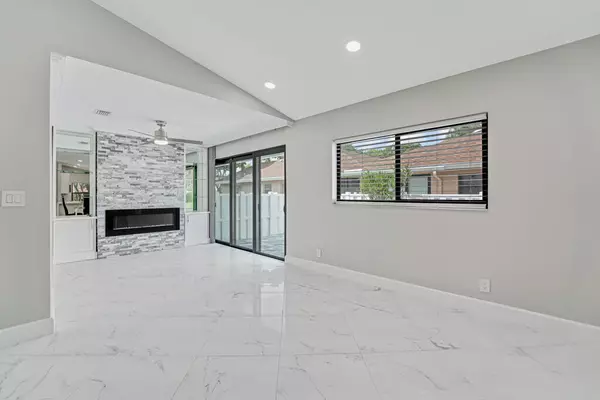 Boca Raton, FL 33496,8216 Sweetbriar WAY