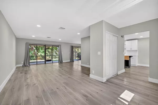 Wellington, FL 33414,1202 Essex DR