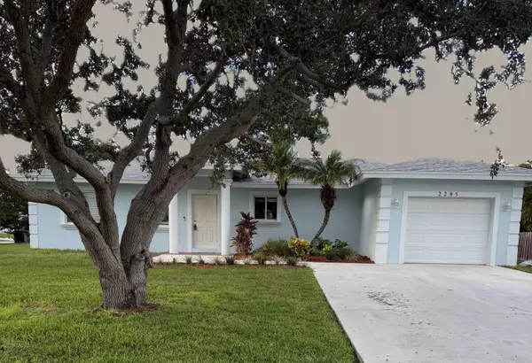 2285 SE Lucaya ST, Port Saint Lucie, FL 34952