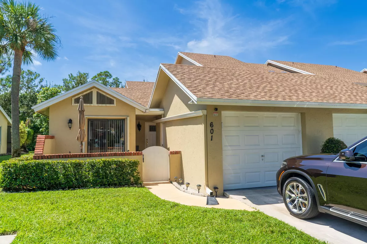 Greenacres, FL 33415,601 Maplewood DR